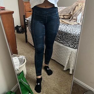 Lululemon size 4 camo mid rise legging